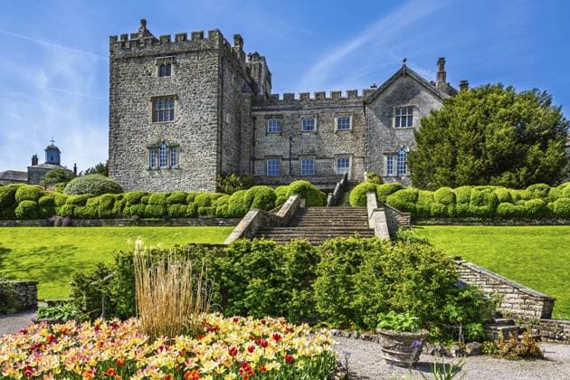 Calendar images: Castles and gardens in England