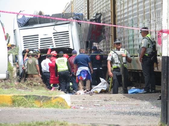 Mexico, accident involving coach and goods train claims at least 8 lives