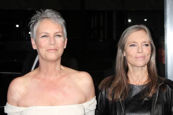 Jamie Lee Curtis mourns the death of her sister Kelly Lee, archive pictures
