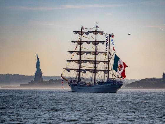 New York, wrecked Mexican sail training ship Cuauhtemoc on its way to Mexico