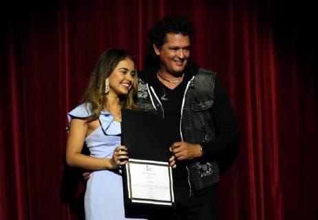 Carlos Vives presents award to Nicolle Horbath in Bogota