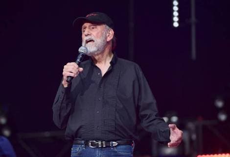 USA, Singer Ray Stevens has broken his neck, archive pictures