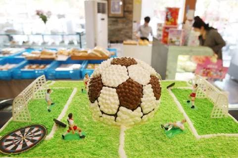 China, football theme cake in Nantong