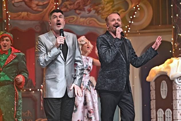 Crazy Christmas - Our favourite Christmas songs with Paul Reeves and Ross Antony in Rust