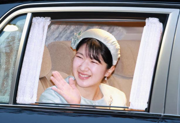 Princess Aiko visits her grandparents in Tokyo on her birthday