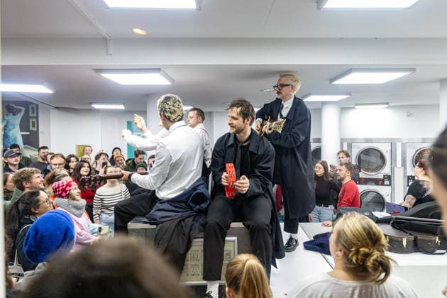 Kraftklub give a surprise concert in Bonn launderette