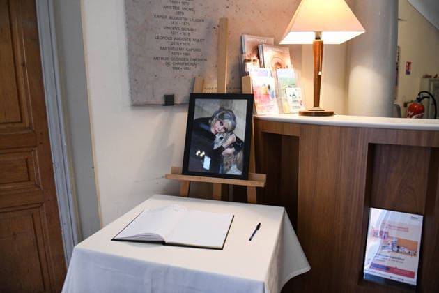 Brigitte Bardot died, book of condolence at Saint-Tropez town hall