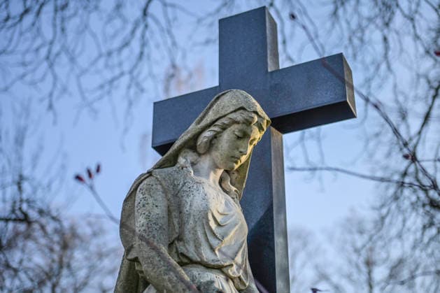 Berlin: Senate to increase cemetery fees from January 2027; stock and archive images