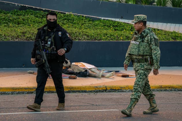 Mexico, investigation after bodies found with drug messages in the business district of Sinaloa