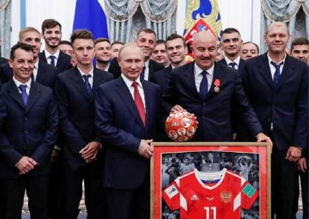 Vladimir Putin receives Russian national football team in Kremlin