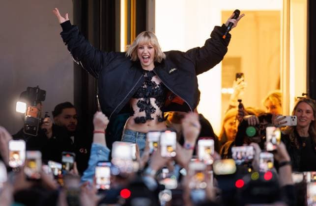 Singer Angele presents new song in Brussels