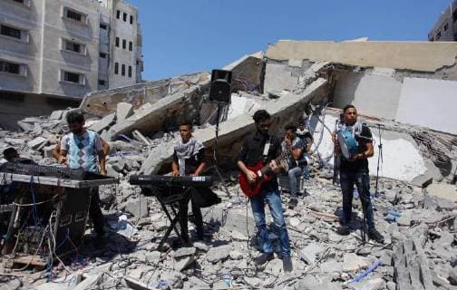 Gaza, concert on the ruins of the Said al-Mishal Cultural Centre in Gaza City