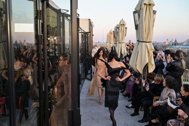 Paris Fashion Week, Pressiat fashion show