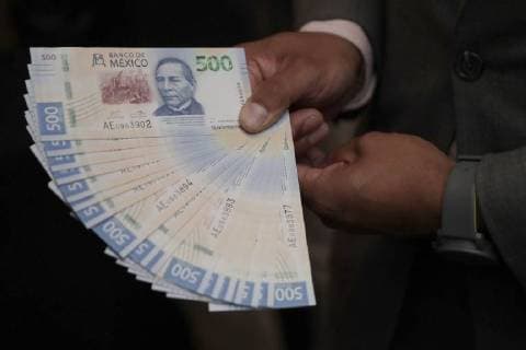 Mexico, Governor Diaz de Leon presents new 500 Pesos banknote