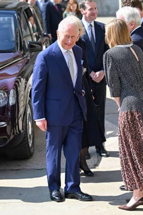 Royals, members of the royal family visit memorial to Queen Elizabeth on her 100th birthday in London
