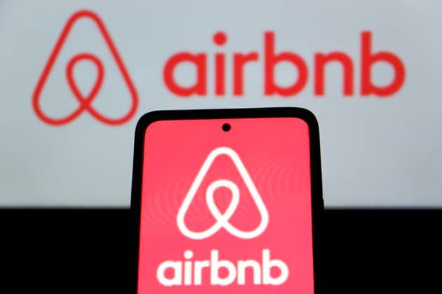 Airbnb beats profit forecasts, stock images