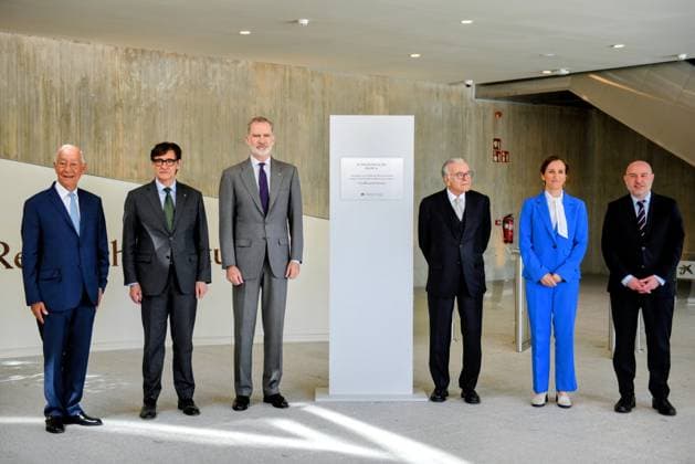 Royals, King Felipe visits CaixaResearch Institute in Barcelona