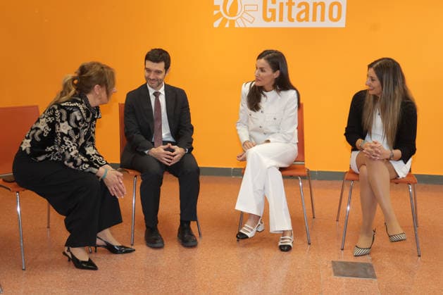 Royals, Letizia of Spain meets Roma representatives