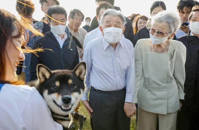 Royals, Japan, former Emperor Akihito and Michiko arrive at Villa Hayama
