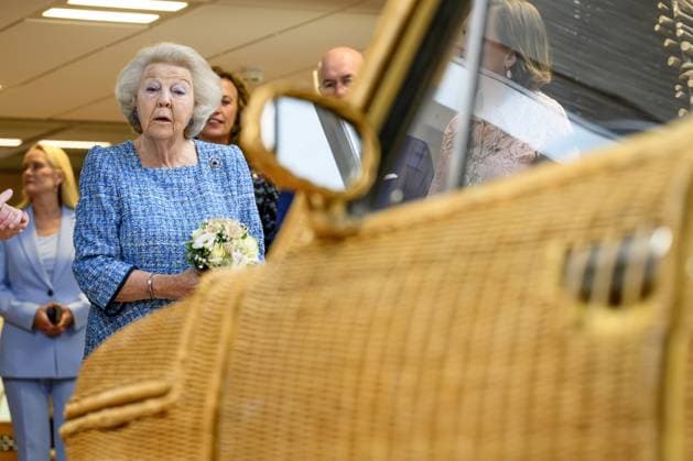 Nobility, Princess Beatrix of the Netherlands visits the Braiding Museum in Noordwolde