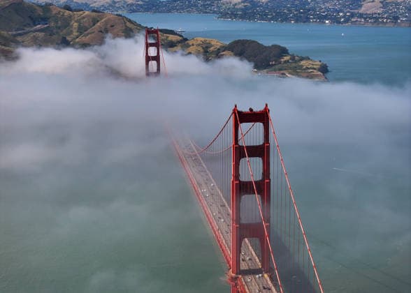 USA, Fog over the Golden Gate Bridge in San Francisco