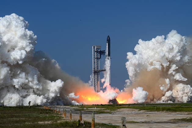 USA, Texas, SpaceX Starship rocket completes test flight