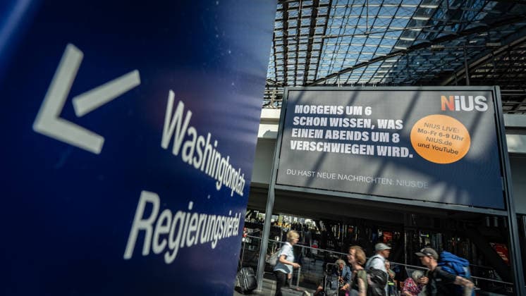 Berlin, NIUS news portal Advertising campaign at the main railway station
