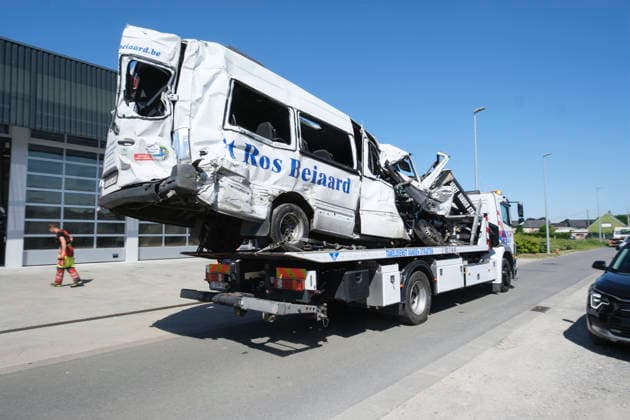 Belgium, collision between train and school bus in Buggenhout
