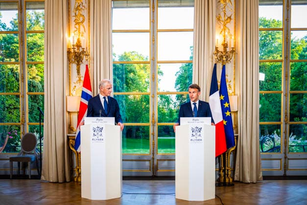 Paris, Emmanuel Macron meets Jonas Gahr Store