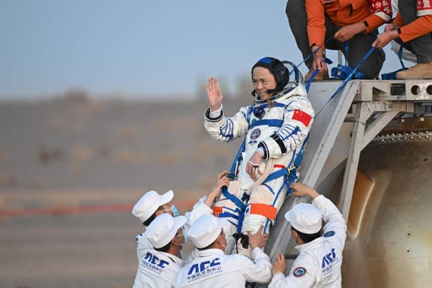 China, Shenzhou-22 return capsule lands in Inner Mongolia near Dongfeng