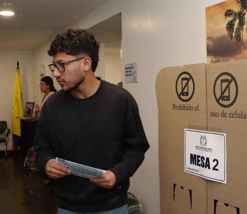 Ecuador, Colombians vote at the consulate in Quito in the 2026 presidential election