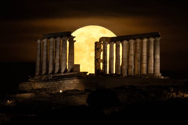 So-called blue moon, worldwide impressions