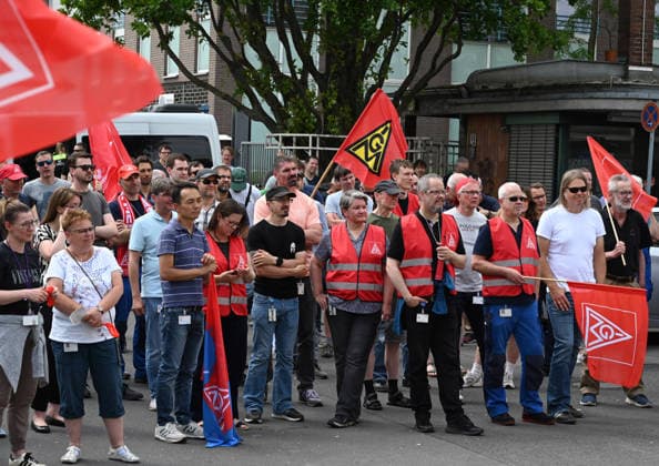 Berlin, IAV employees demonstrate against job cuts in Berlin