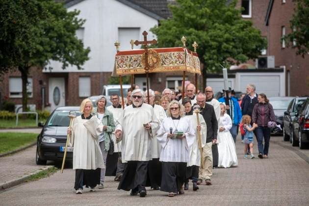 NRW, Corpus Christi procession in Oberhausen