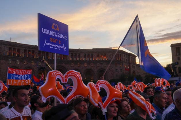 Armenia, supporters of civil contract gather in Yerevan