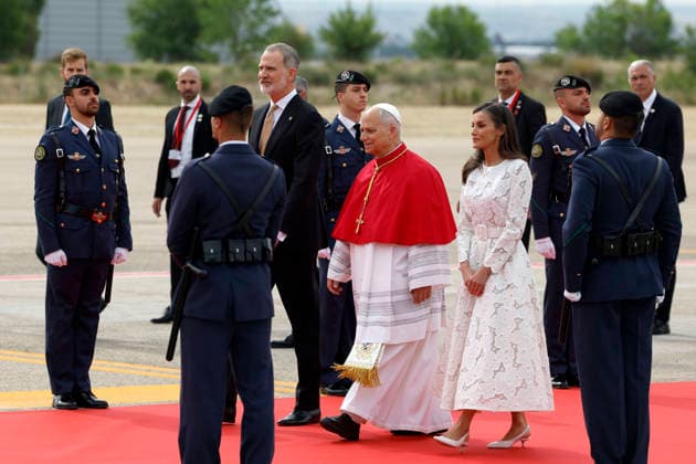 Spain, visit of Pope Leo XIV, day 1, reception at the airport