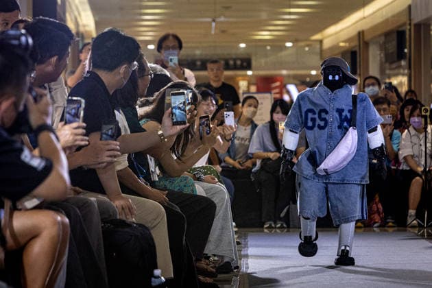 Taiwan, Humanoid robots during a fashion show in Kaohsiung