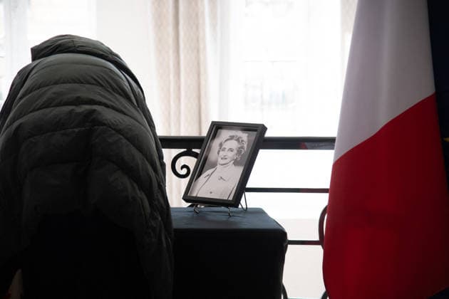 France, people in Paris condole Bernadette Chirac