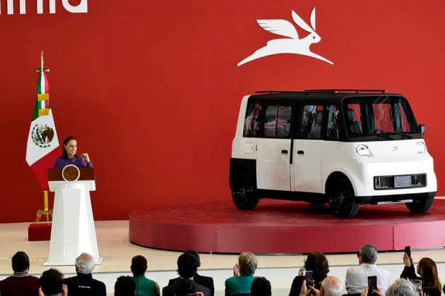 Mexico, Claudia Sheinbaum presents electric car Olinia 1