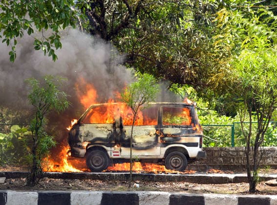 India, Parked van catches fire in Bhopal
