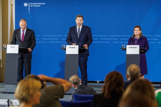 Berlin, Presentation of the first IIB report