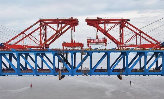 China, construction work on bridge over Yangtze River