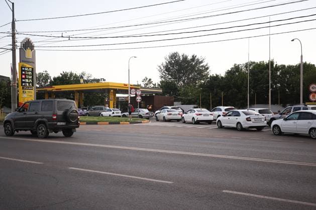 Russia, fuel shortage in Krasnodar, long queues at petrol stations