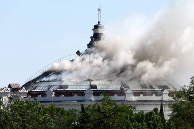Crimea, fire after drone attack on museum in Sevastopol