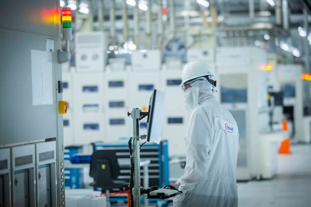 Chip manufacturer Infineon posts record turnover, archive images