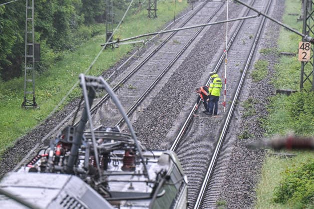 Baden-Württemberg, Schwäbisch Gmünd, overhead line collapses onto train