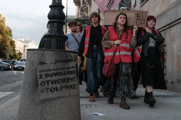 Poland, students in Warsaw protest with symbolic funeral