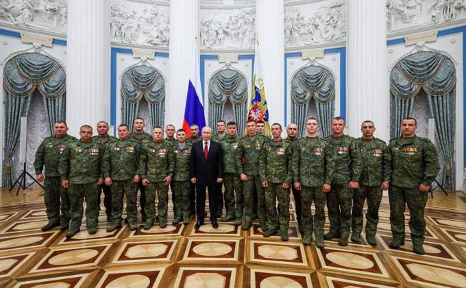 Russia, Vladimir Putin meets soldiers
