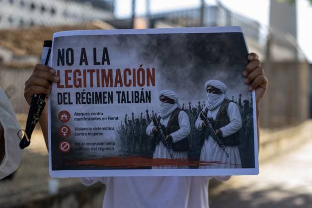 Spain, protest outside the headquarters of the RTVE television station in Madrid