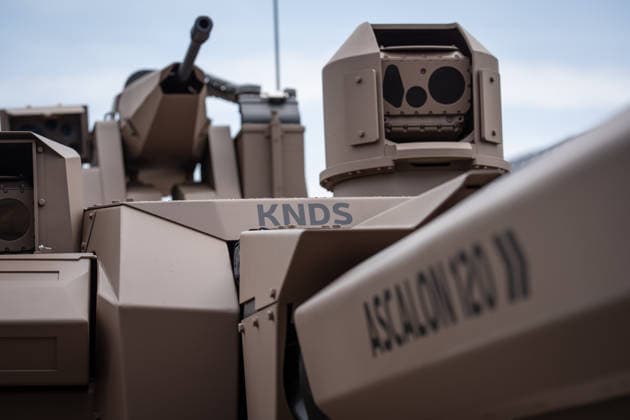 Tank manufacturer KNDS puts IPO on hold, archive images